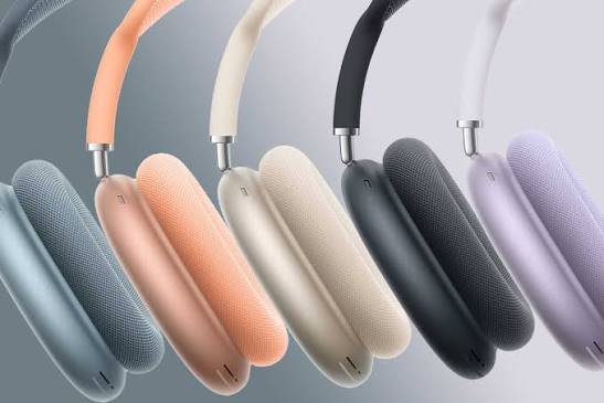 Premium Over-Ear Wireless Headphones with Magnetic Cushions, Box & Case
